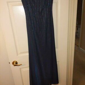 Used Women's Formal Dress Size 8 Just in Time for Valentine's